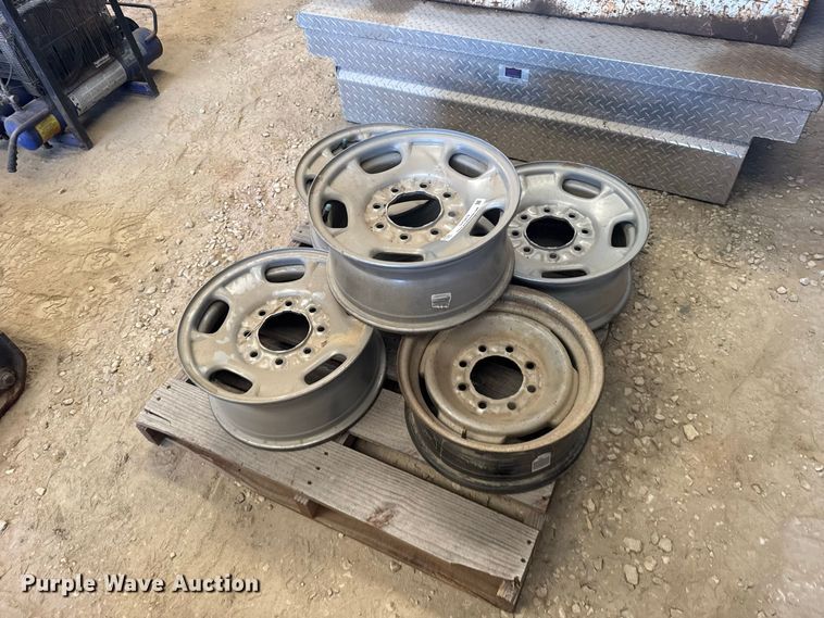 image for item DY3219 Tires and wheels