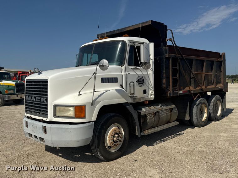 2000 Mack CH613 dump truck