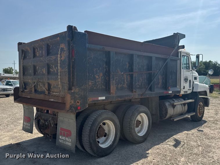 image for item DY3221 2000 Mack CH613 dump truck