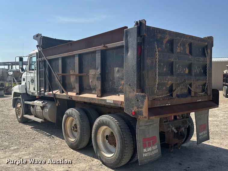 image for item DY3221 2000 Mack CH613 dump truck