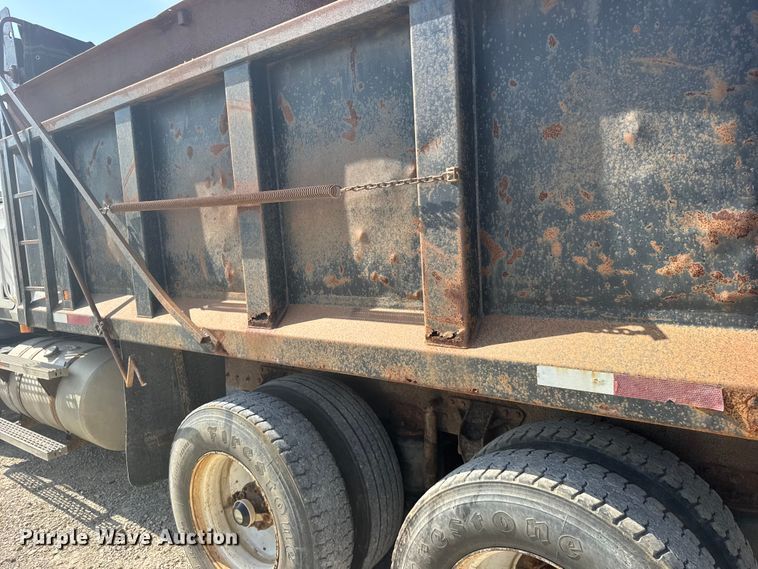 image for item DY3221 2000 Mack CH613 dump truck