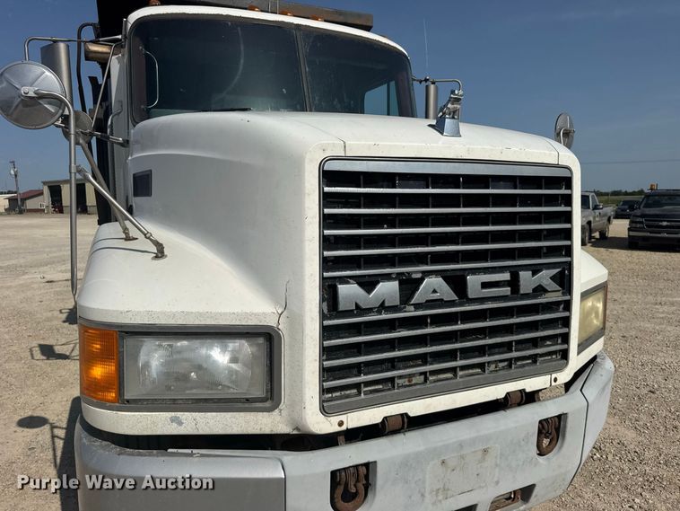image for item DY3221 2000 Mack CH613 dump truck