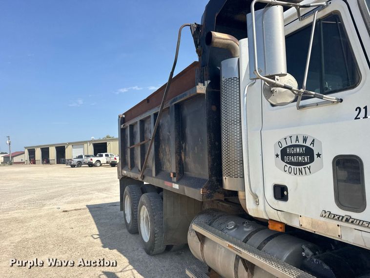 image for item DY3221 2000 Mack CH613 dump truck
