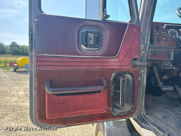 image for item DY3221 2000 Mack CH613 dump truck