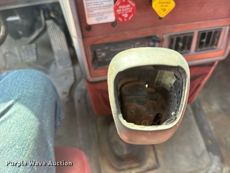 image for item DY3221 2000 Mack CH613 dump truck