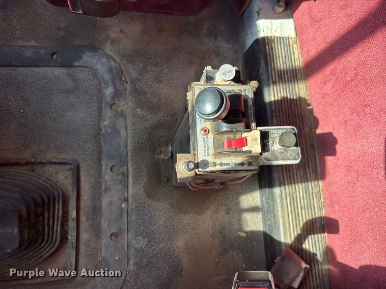 image for item DY3221 2000 Mack CH613 dump truck