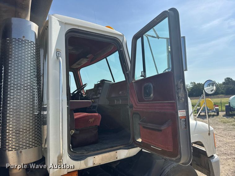image for item DY3221 2000 Mack CH613 dump truck