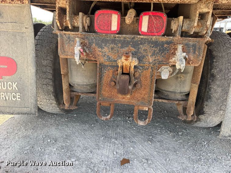 image for item DY3221 2000 Mack CH613 dump truck