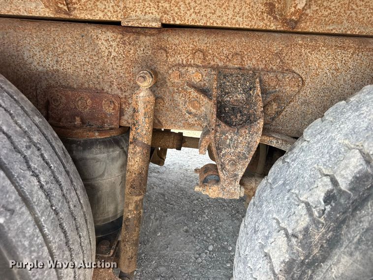 image for item DY3221 2000 Mack CH613 dump truck