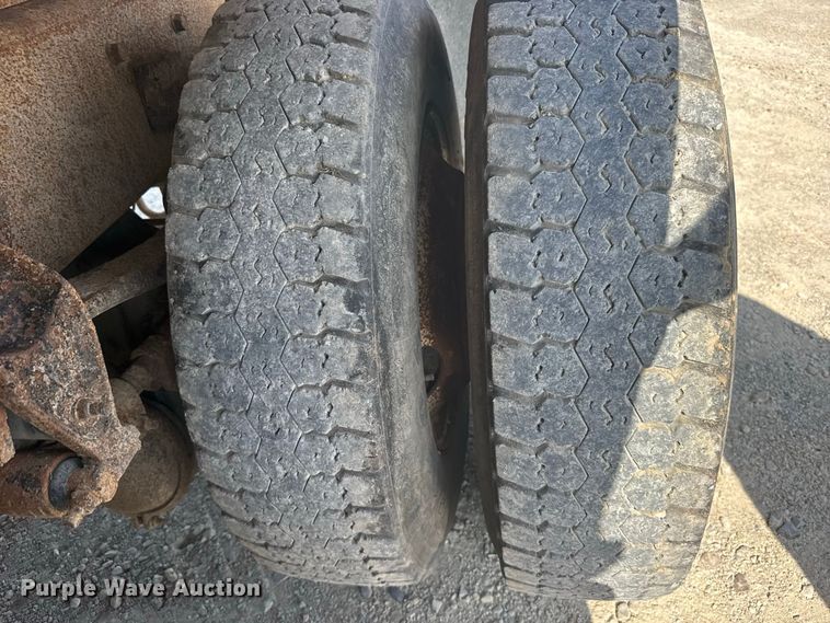 image for item DY3221 2000 Mack CH613 dump truck