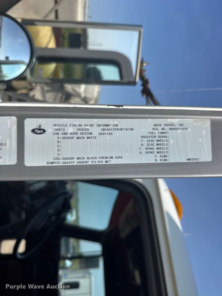 image for item DY3221 2000 Mack CH613 dump truck