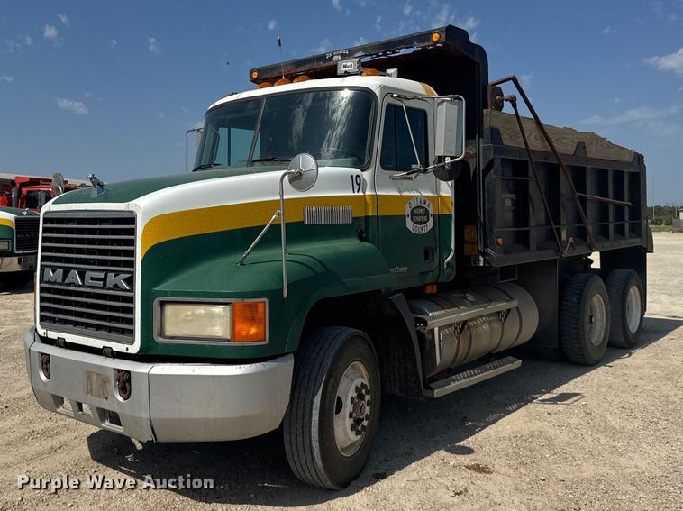 1998 Mack CH613 dump truck