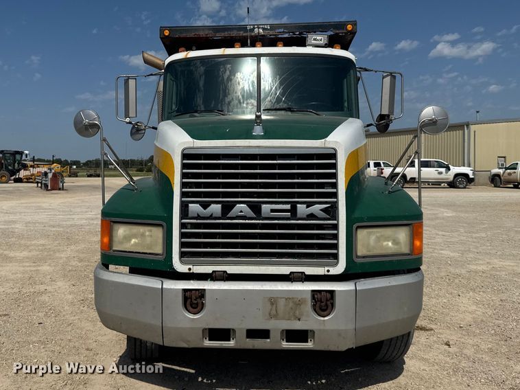 image for item DY3222 1998 Mack CH613 dump truck