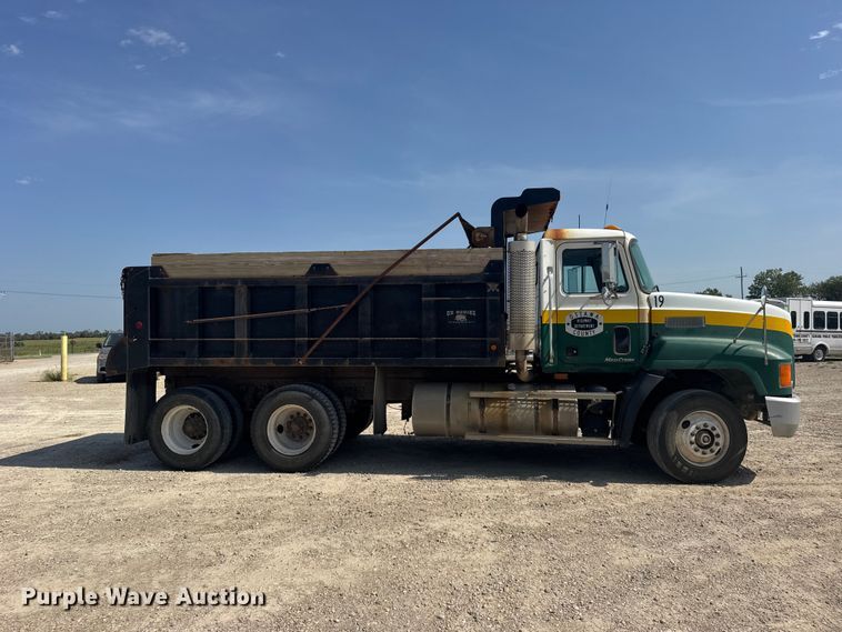 image for item DY3222 1998 Mack CH613 dump truck