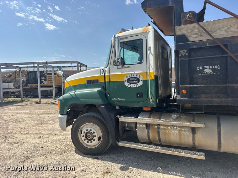 image for item DY3222 1998 Mack CH613 dump truck