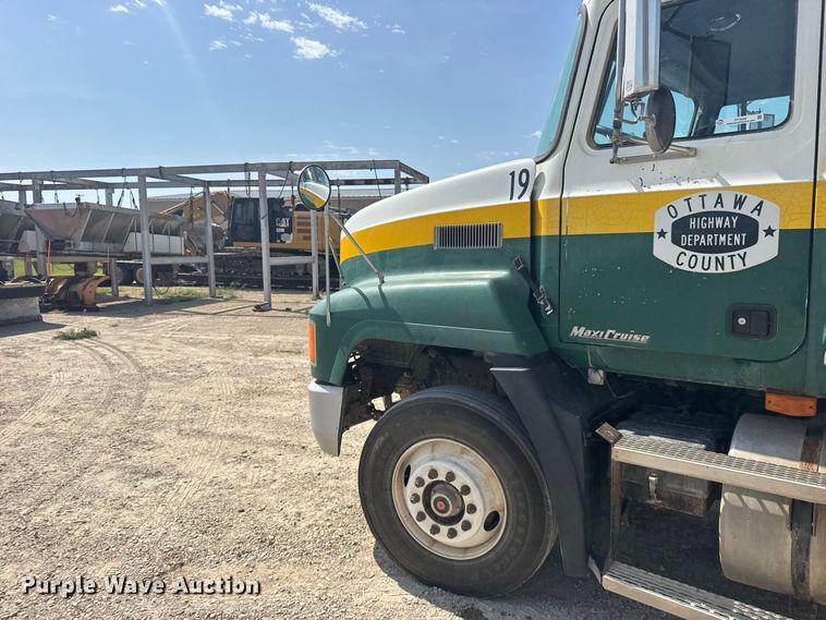 image for item DY3222 1998 Mack CH613 dump truck