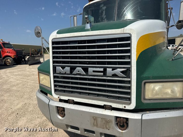 image for item DY3222 1998 Mack CH613 dump truck