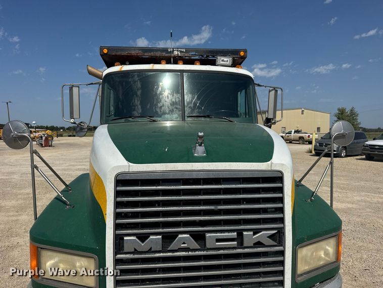 image for item DY3222 1998 Mack CH613 dump truck