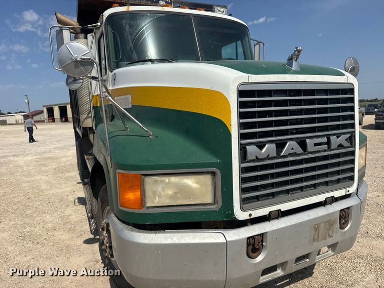 image for item DY3222 1998 Mack CH613 dump truck