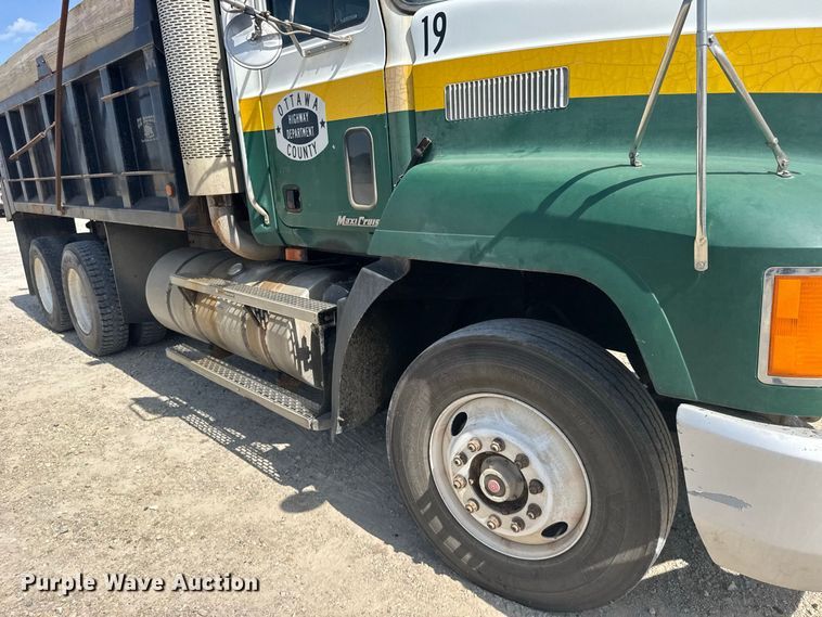 image for item DY3222 1998 Mack CH613 dump truck
