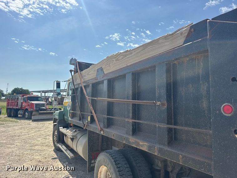image for item DY3222 1998 Mack CH613 dump truck