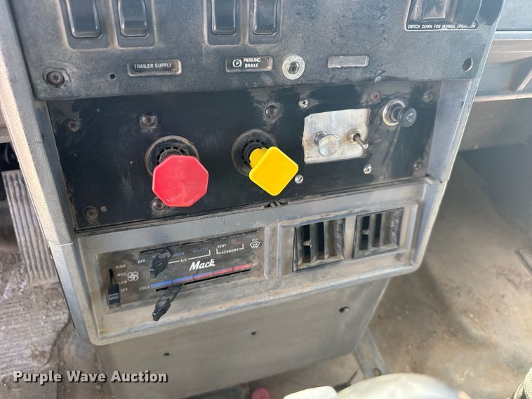 image for item DY3222 1998 Mack CH613 dump truck