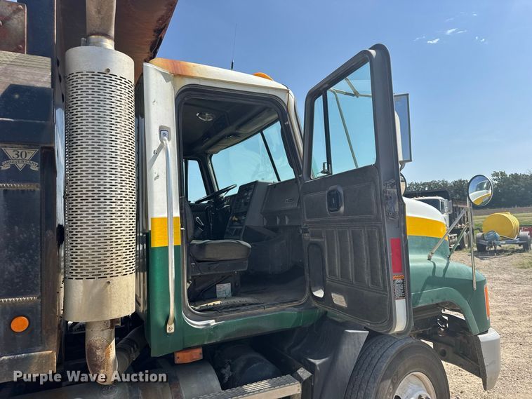 image for item DY3222 1998 Mack CH613 dump truck