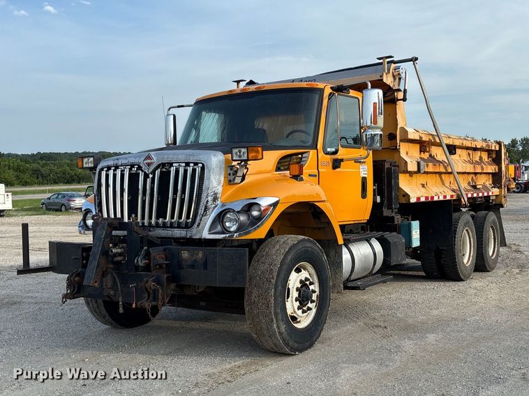 2011 International WorkStar 7500 dump truck
