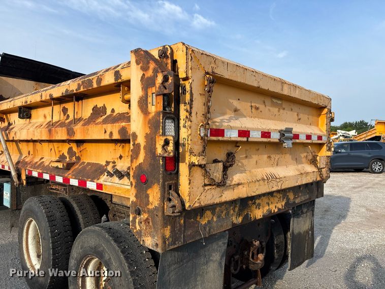 image for item DZ4535 2011 International WorkStar 7500 dump truck