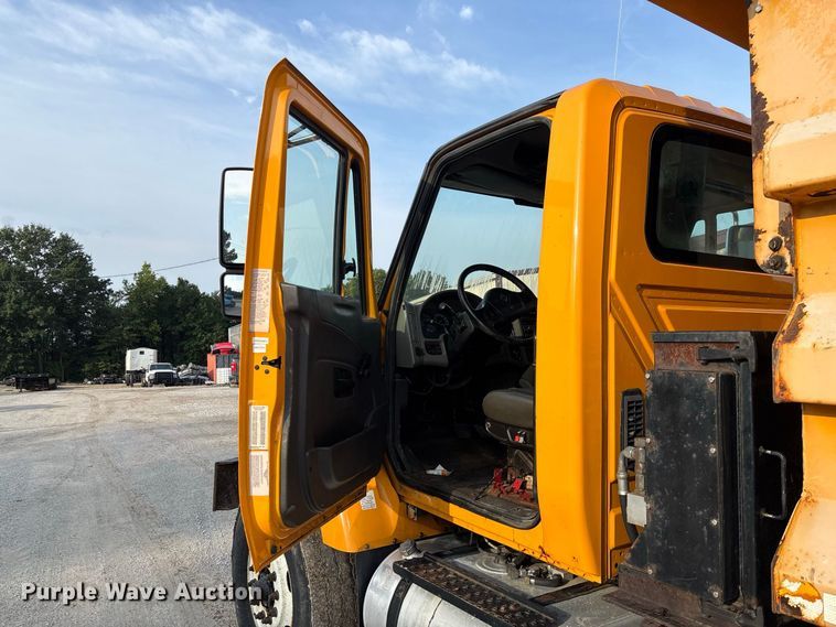 image for item DZ4535 2011 International WorkStar 7500 dump truck