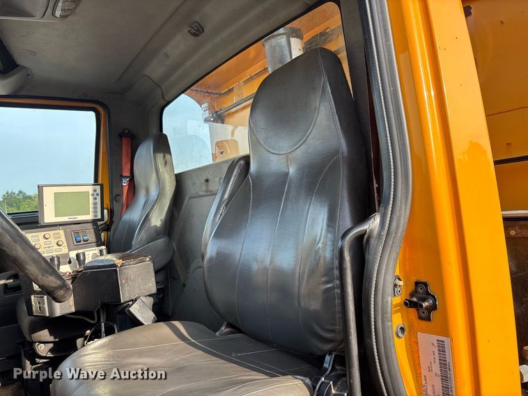image for item DZ4535 2011 International WorkStar 7500 dump truck