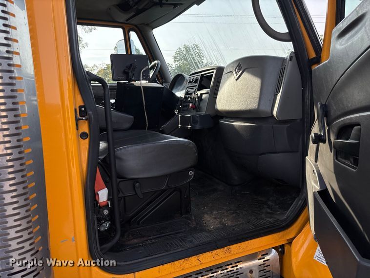 image for item DZ4535 2011 International WorkStar 7500 dump truck