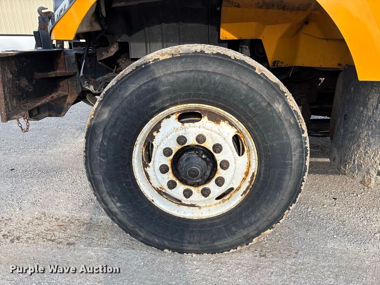 image for item DZ4535 2011 International WorkStar 7500 dump truck