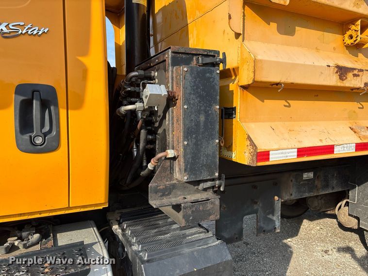 image for item DZ4536 2009 International WorkStar 7500 dump truck