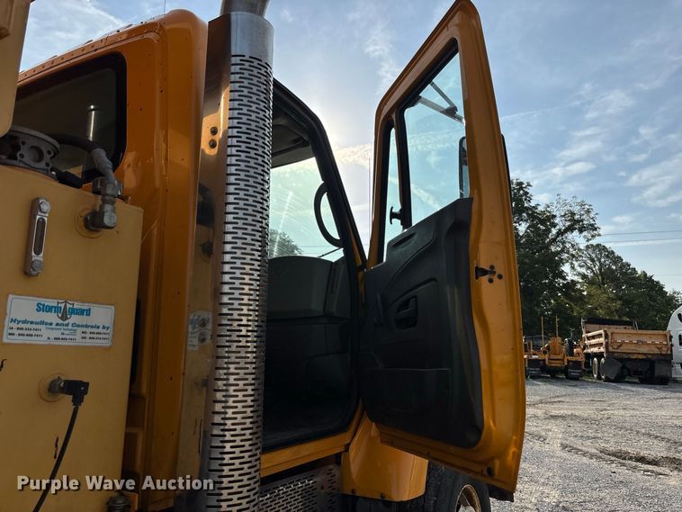 image for item DZ4536 2009 International WorkStar 7500 dump truck
