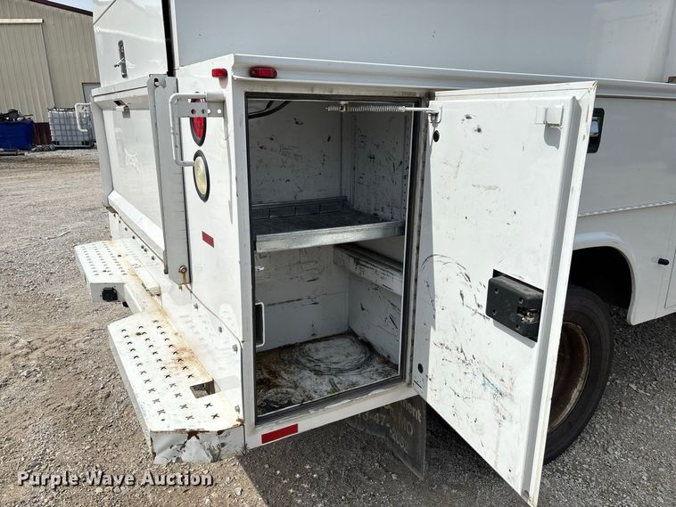 image for item DZ4537 2015 Ford F550 Super Duty Ext. Cab utility / service truck