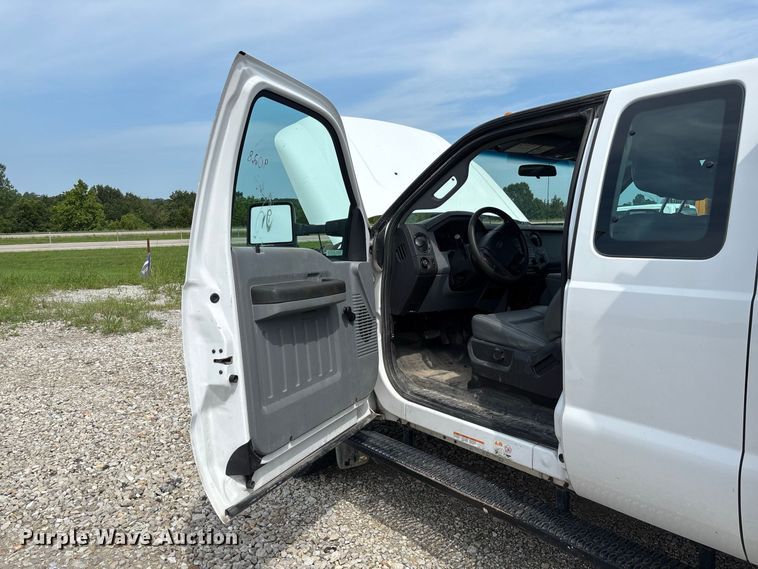 image for item DZ4537 2015 Ford F550 Super Duty Ext. Cab utility / service truck
