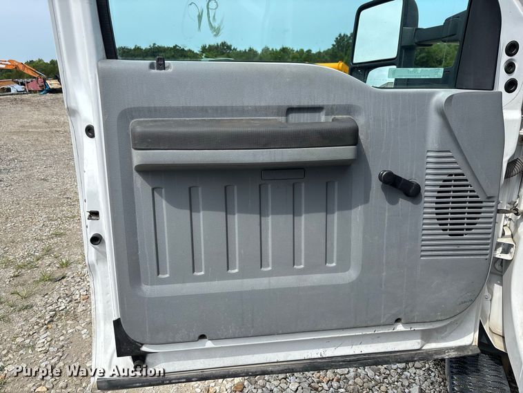 image for item DZ4537 2015 Ford F550 Super Duty Ext. Cab utility / service truck