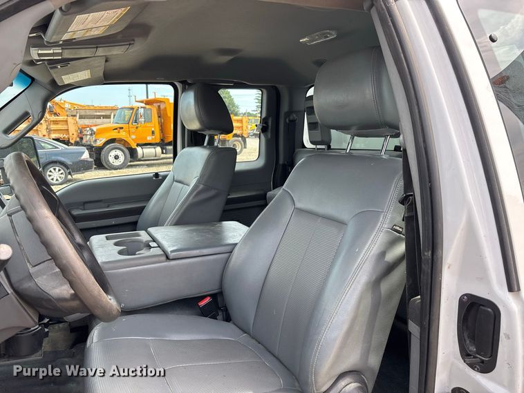 image for item DZ4537 2015 Ford F550 Super Duty Ext. Cab utility / service truck