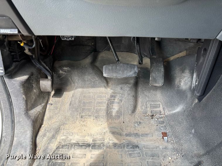 image for item DZ4537 2015 Ford F550 Super Duty Ext. Cab utility / service truck