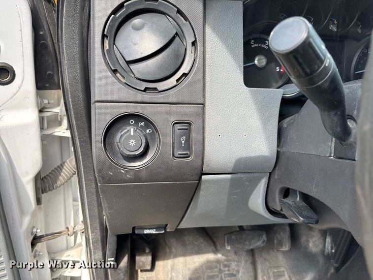 image for item DZ4537 2015 Ford F550 Super Duty Ext. Cab utility / service truck