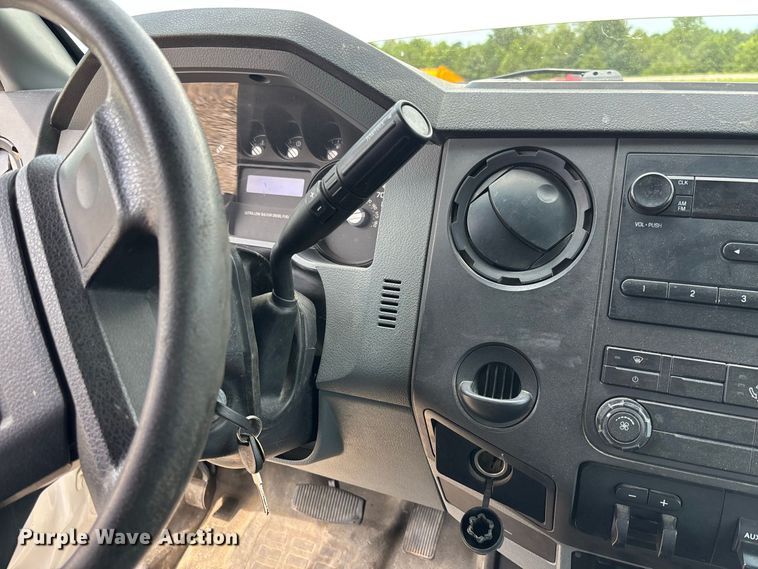 image for item DZ4537 2015 Ford F550 Super Duty Ext. Cab utility / service truck