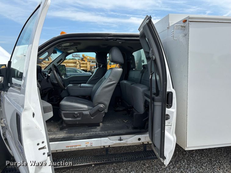 image for item DZ4537 2015 Ford F550 Super Duty Ext. Cab utility / service truck