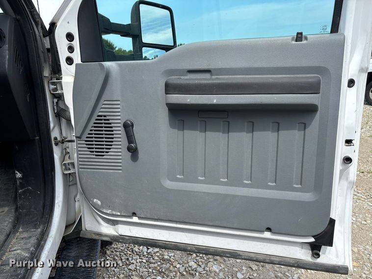 image for item DZ4537 2015 Ford F550 Super Duty Ext. Cab utility / service truck