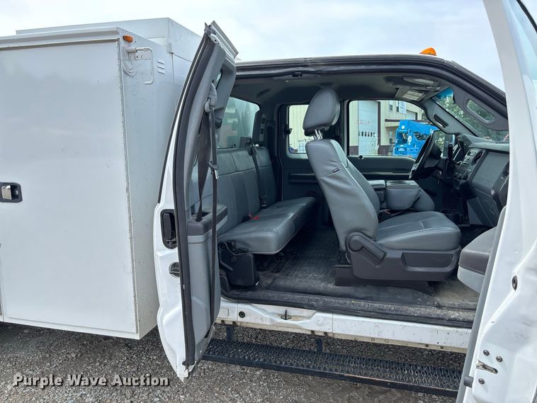 image for item DZ4537 2015 Ford F550 Super Duty Ext. Cab utility / service truck