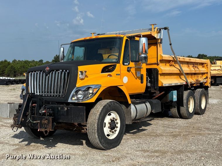 2011 International WorkStar 7500 dump truck