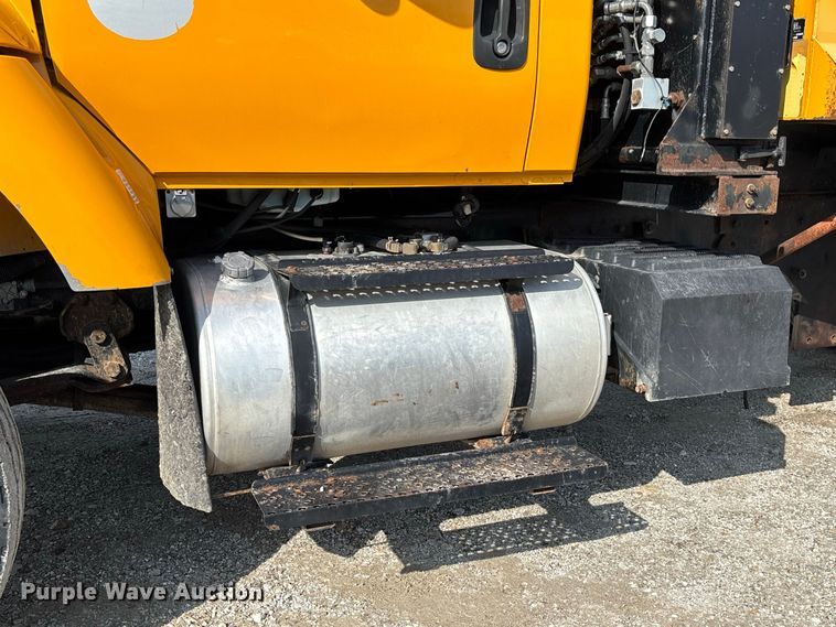 image for item DZ4538 2011 International WorkStar 7500 dump truck
