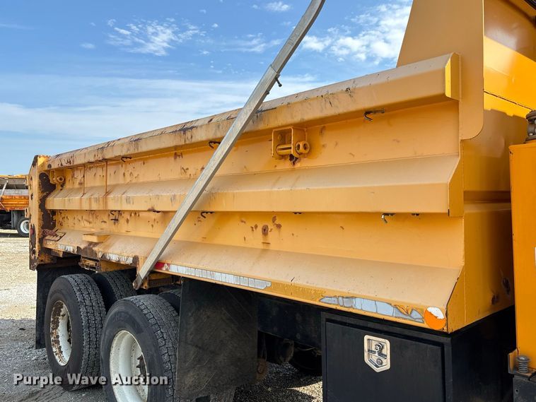 image for item DZ4538 2011 International WorkStar 7500 dump truck