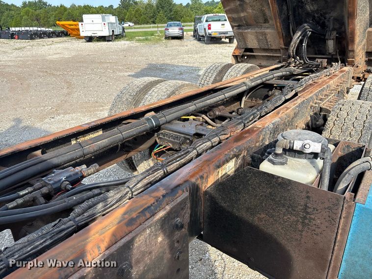 image for item DZ4538 2011 International WorkStar 7500 dump truck