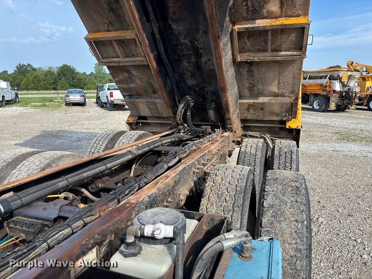 image for item DZ4538 2011 International WorkStar 7500 dump truck